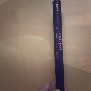 Liquid eyeliner pen!